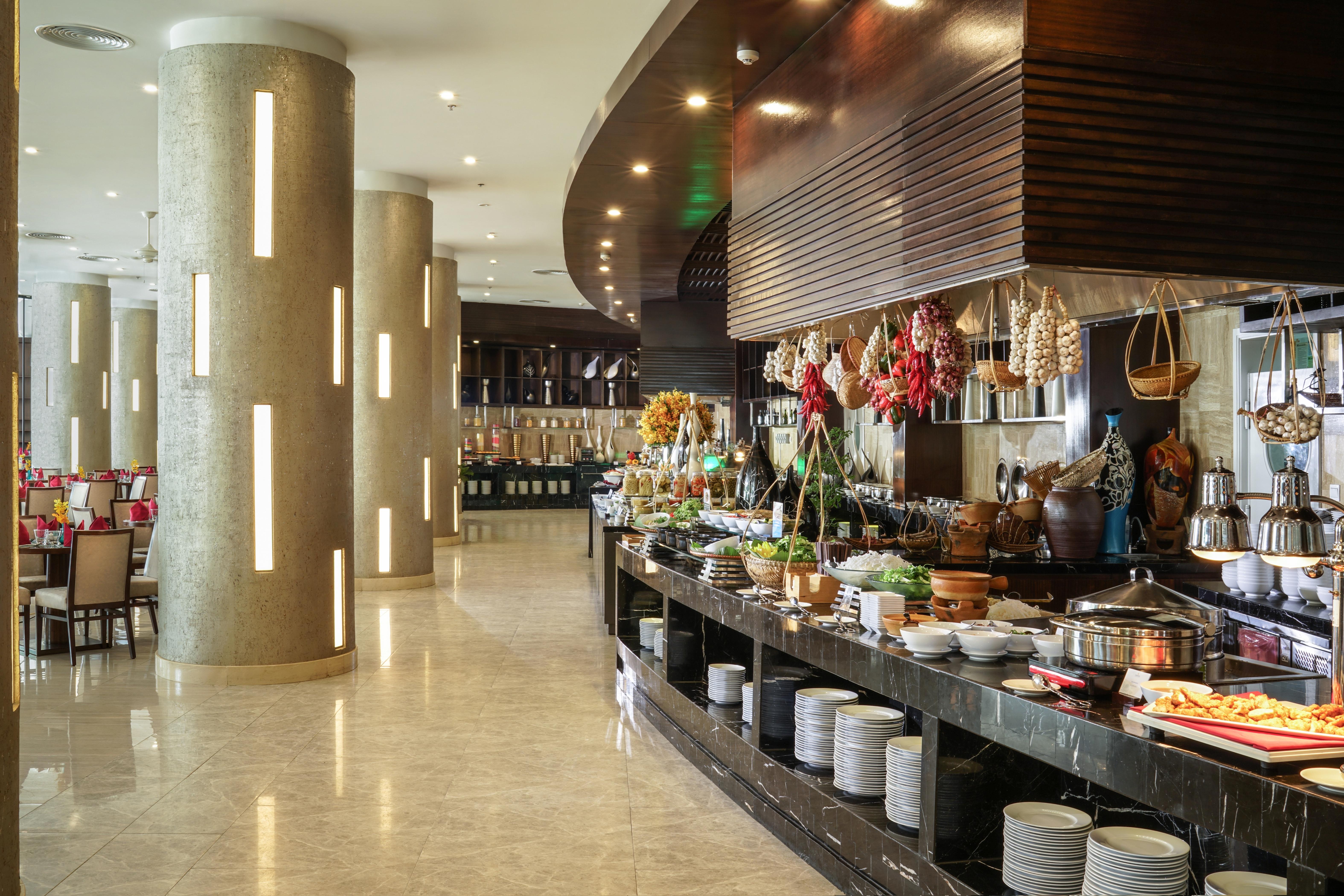 Vinpearl Resort & Spa Nha Trang Bay Dış mekan fotoğraf The buffet at the hotel